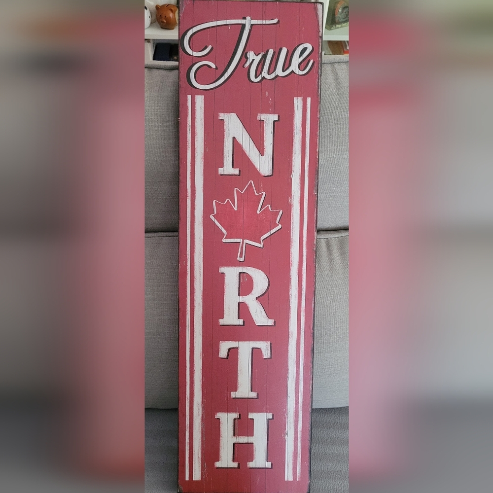 True North rustic looking, wood, decoration